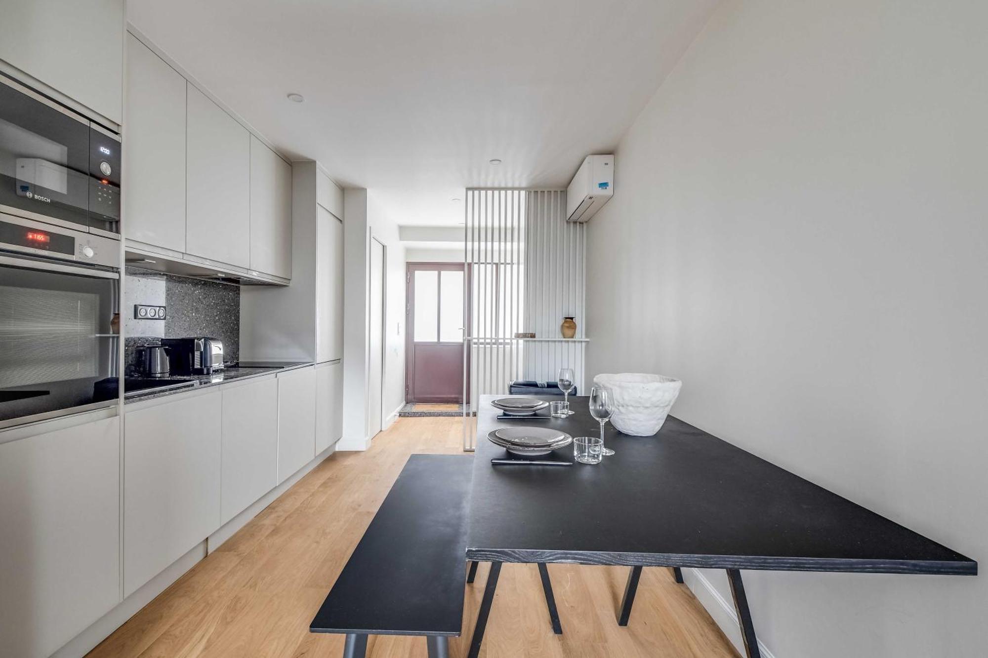 Spacious A C 1br 2p - Notre-dame Apartment *